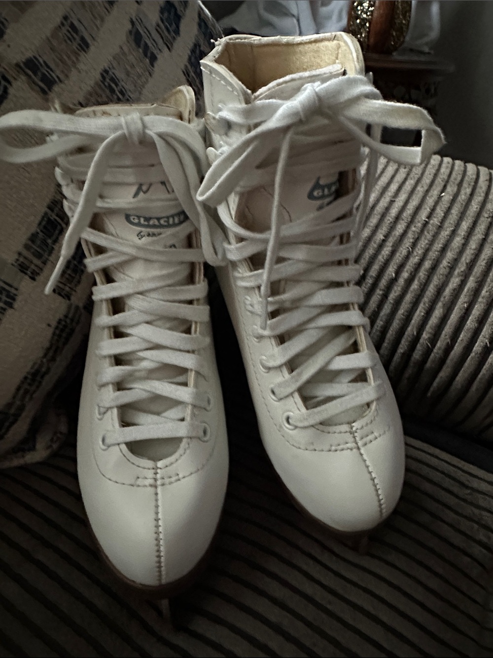 GLACIER BY JACKSON Girl’s Lace Up Leather White Figure Skates/Ice Skates Size 2